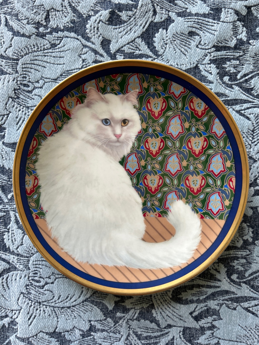 Vintage decorative plate from Special Gifts by Crowning Touch Fluffy Cat